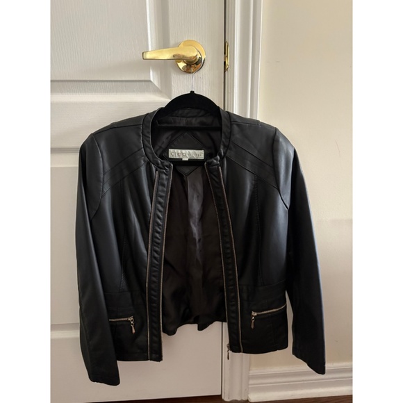 Cleo Petites Black Faux Leather Moto Jacket with Zipper Pockets (S/P) - Picture 2 of 15